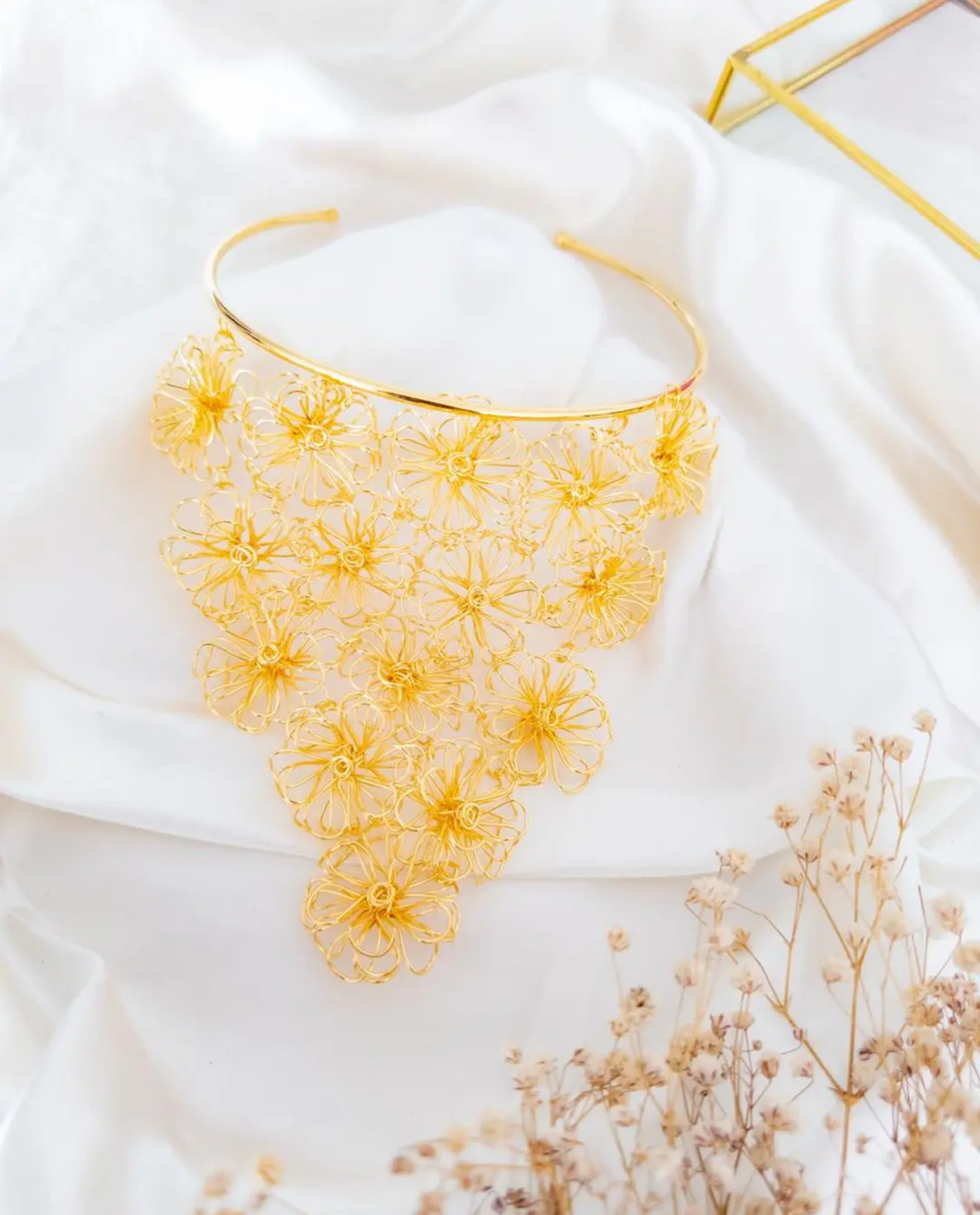Choker Floral Dorado – YELPI